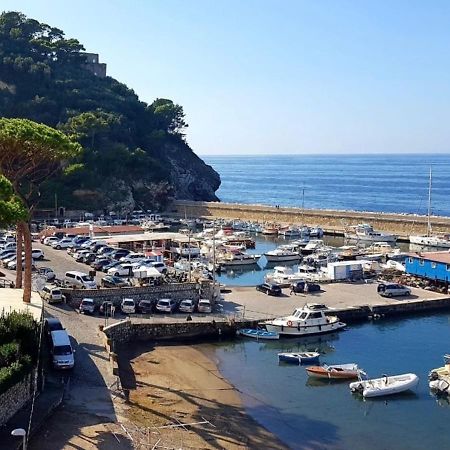Relais Del Mare Con Terrazza Fronte Mare Free Parking Apartment Маса Лубрензе Екстериор снимка