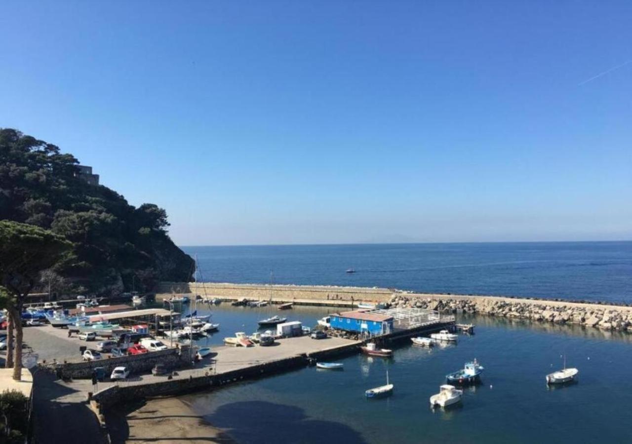 Relais Del Mare Con Terrazza Fronte Mare Free Parking Apartment Маса Лубрензе Екстериор снимка