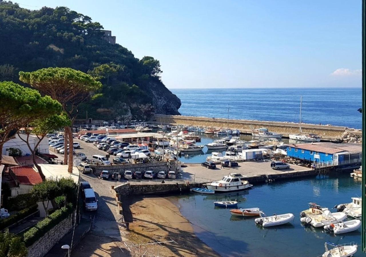 Relais Del Mare Con Terrazza Fronte Mare Free Parking Apartment Маса Лубрензе Екстериор снимка