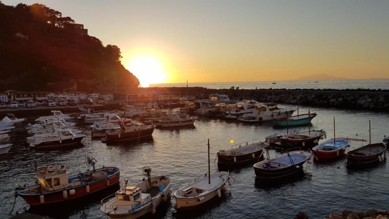 Relais Del Mare Con Terrazza Fronte Mare Free Parking Apartment Маса Лубрензе Екстериор снимка