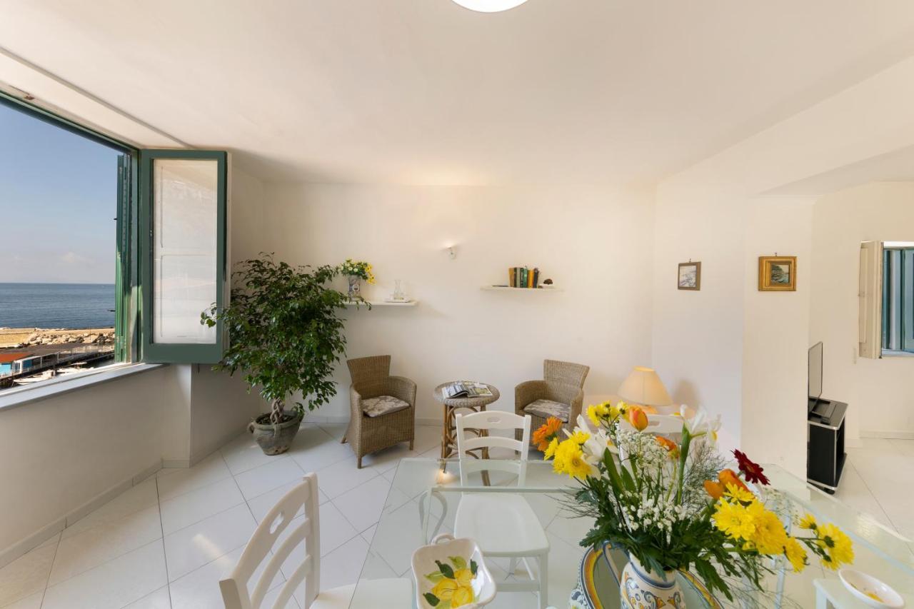 Relais Del Mare Con Terrazza Fronte Mare Free Parking Apartment Маса Лубрензе Екстериор снимка