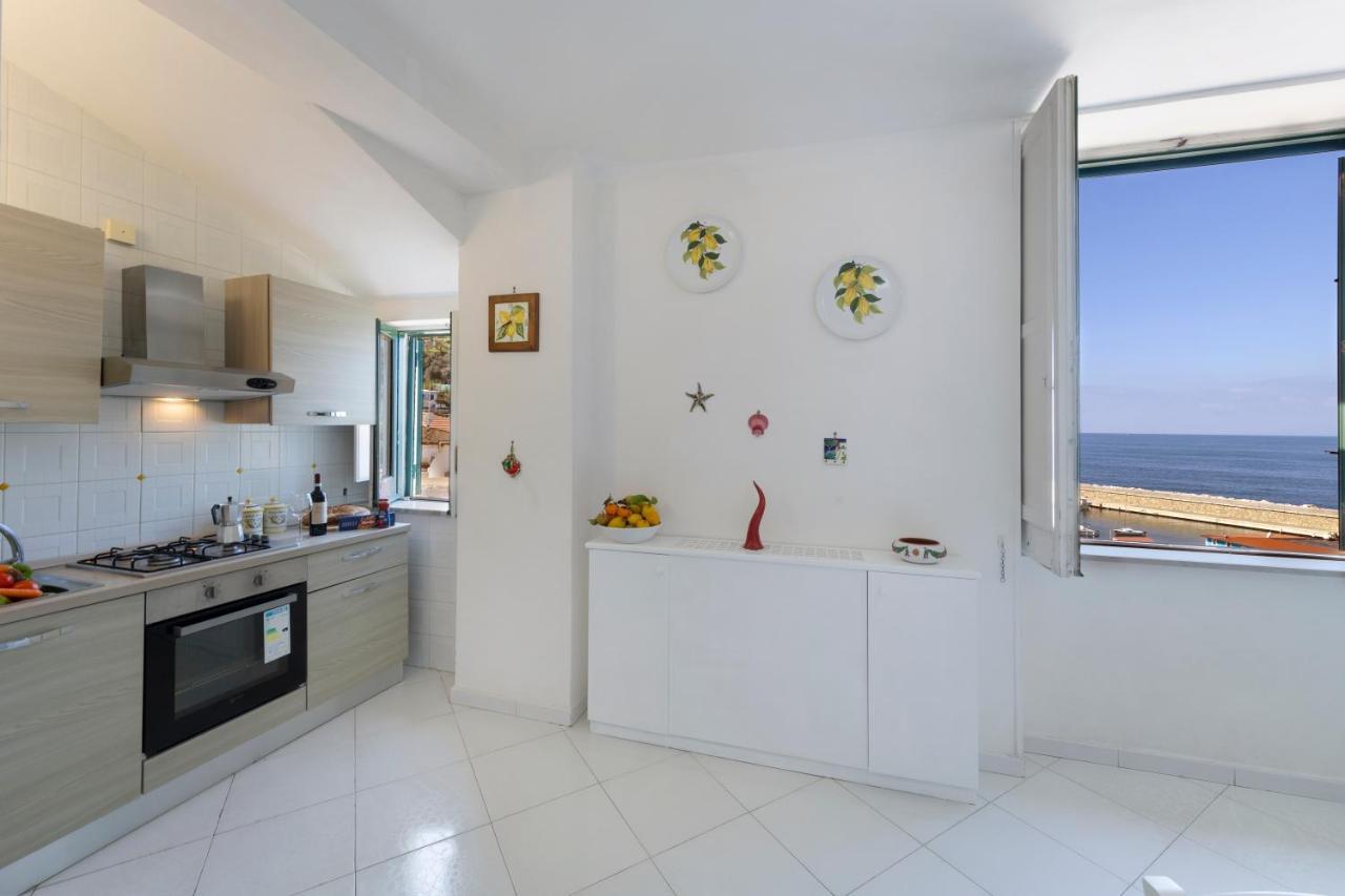 Relais Del Mare Con Terrazza Fronte Mare Free Parking Apartment Маса Лубрензе Екстериор снимка