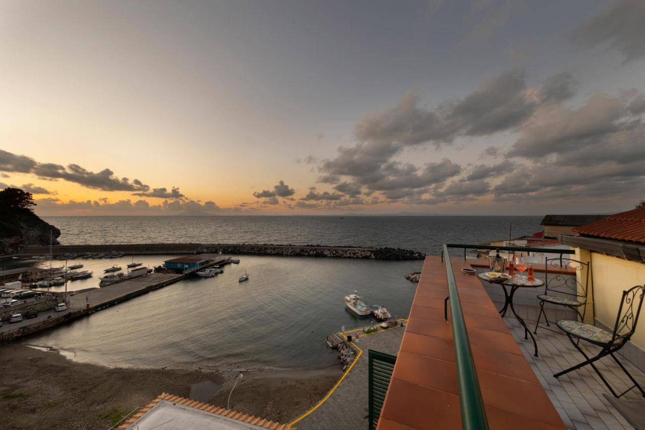 Relais Del Mare Con Terrazza Fronte Mare Free Parking Apartment Маса Лубрензе Екстериор снимка