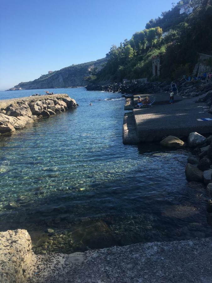 Relais Del Mare Con Terrazza Fronte Mare Free Parking Apartment Маса Лубрензе Екстериор снимка